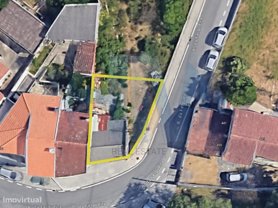 Ruína Parcial c/ 135 m2 num lote de Terreno com 250 m2 - Baguim