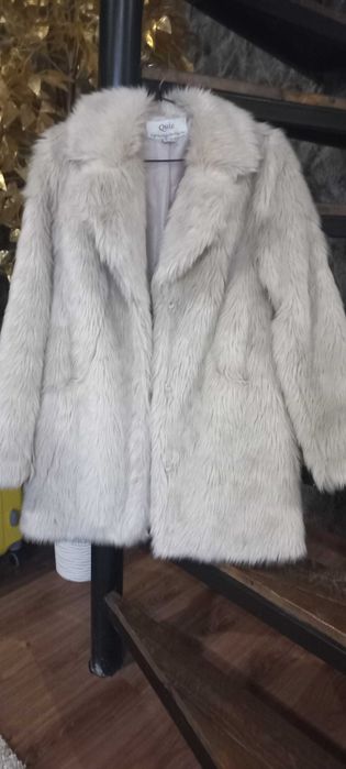 Шубка із штучного хутра.