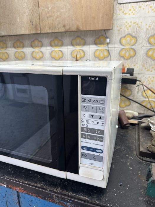 Mircroondas com gril e forno