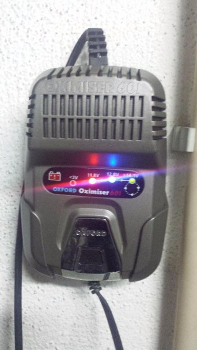 Carregador Baterias Oxford Oximiser 601