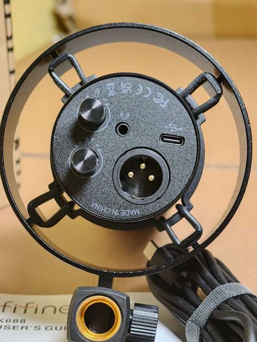 Microfone Condensador / Dinâmico USB/XLR Fifine AmpliTank K688 novo