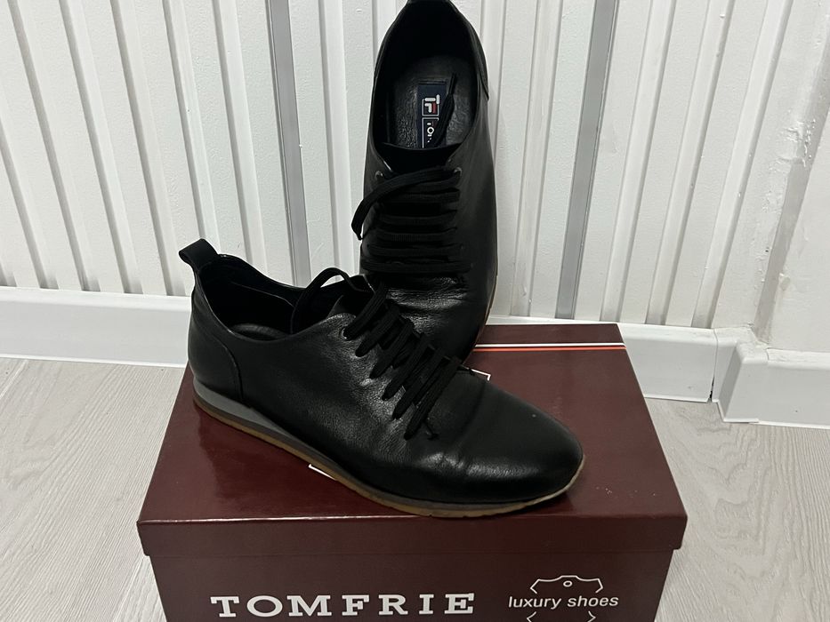 Продам фірмове взуття з натуральноі шкіри відомого бренду