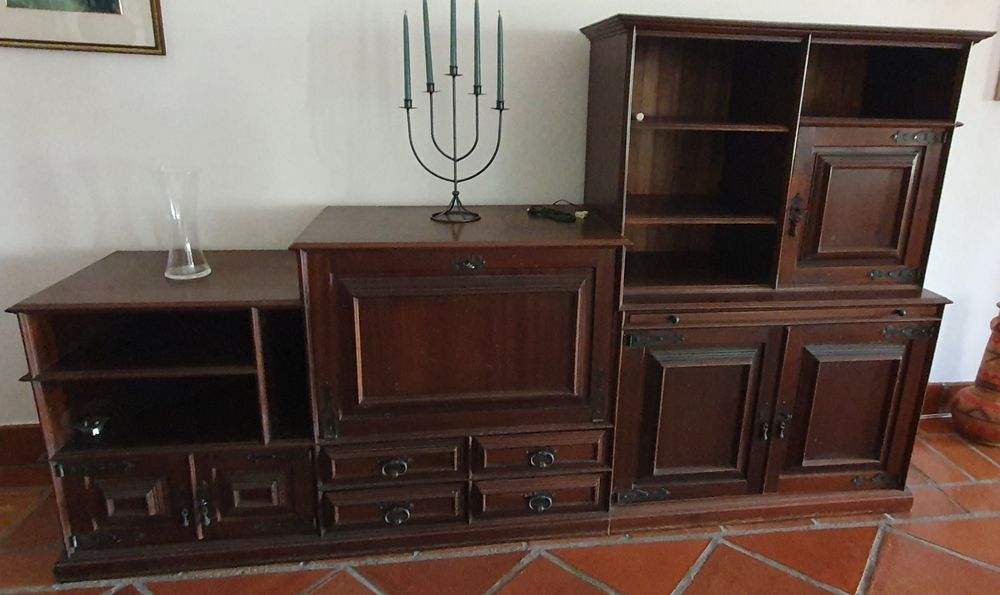 Armário de sala em madeira maciça