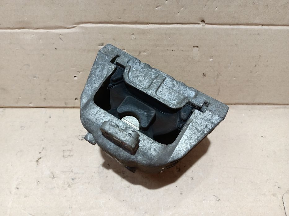 Łapa mocowanie podstawa silnika Volkswagen Audi Seat Skoda 1.4