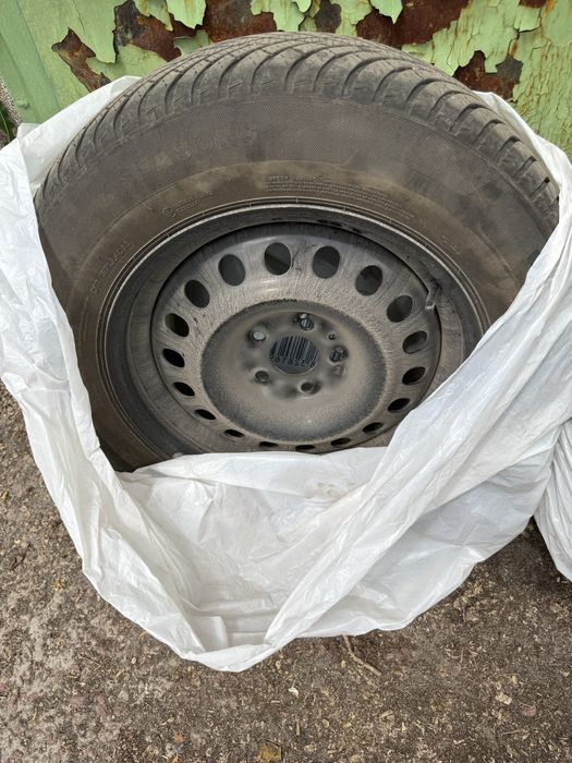 Продам комплет резини