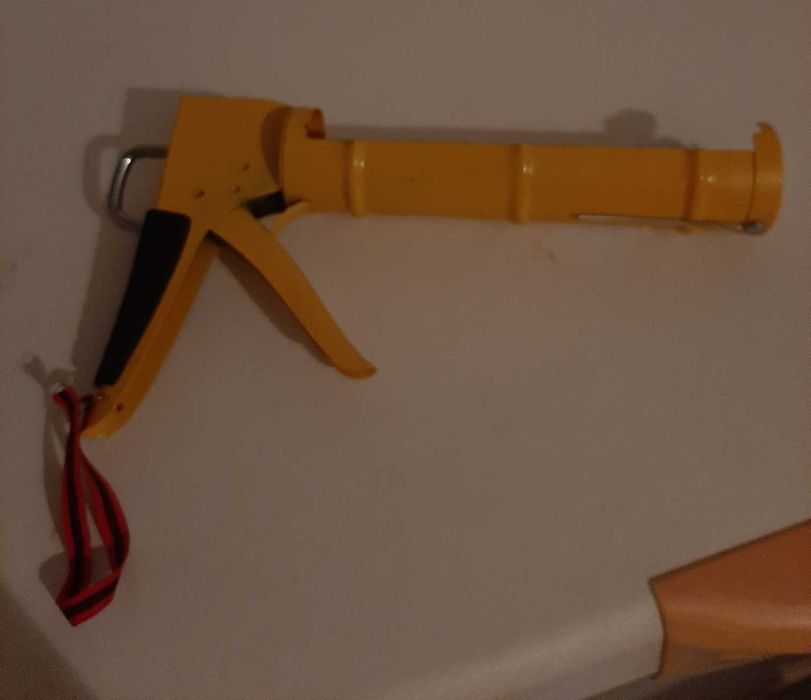 Silicone Caulking Gun
