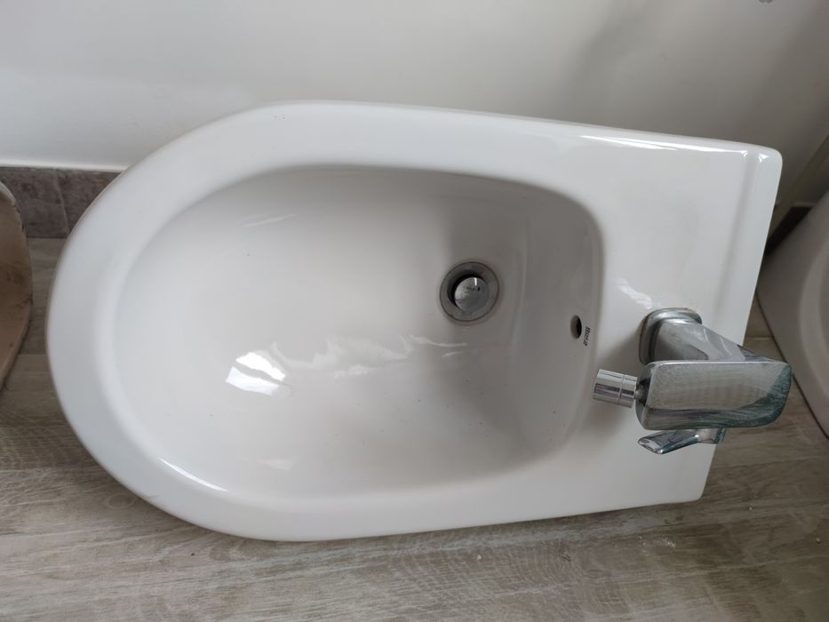 Bidet WC z baterią.