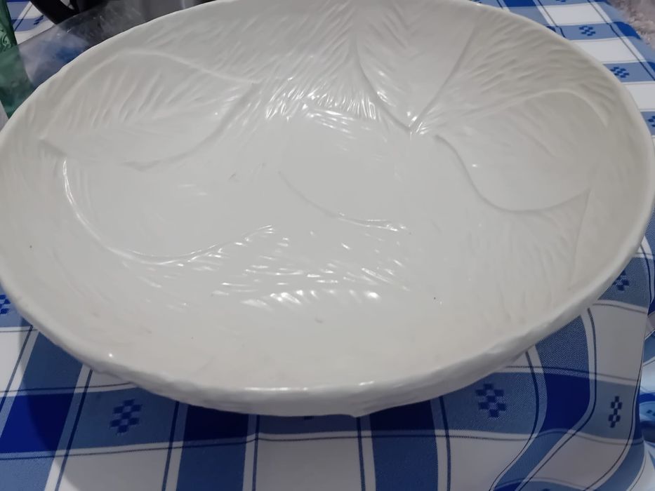 White Ceramic Plate446795062078361601