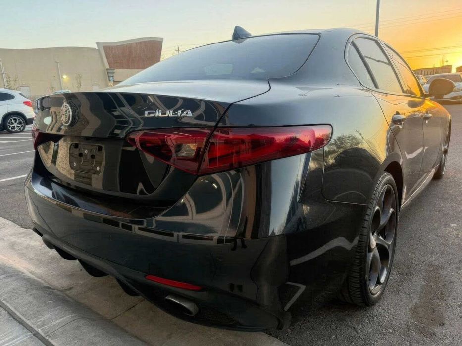 Alfa Romeo Giulia      2018