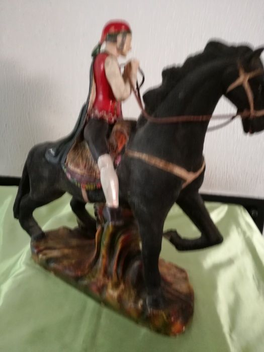 Imponente Grupo Escultorico de Cavaleiro/Campino