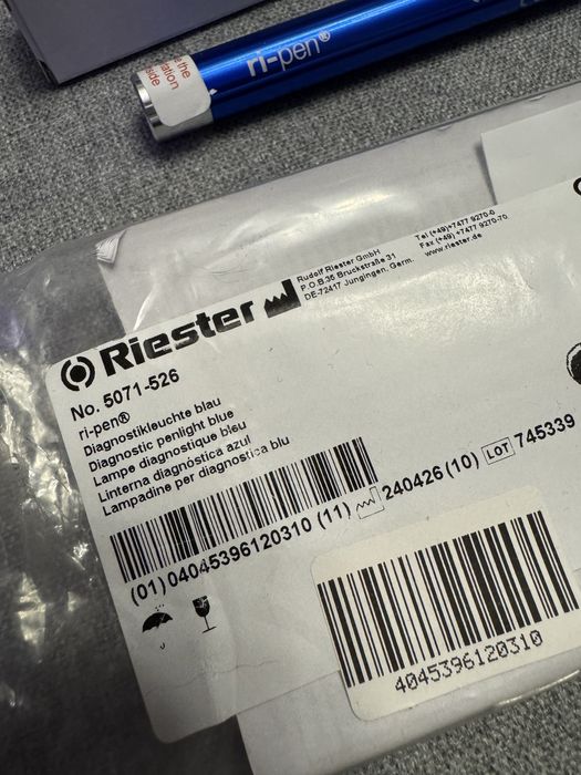 Latarka lekarska, medyczna - Riester ri-pen. Niebieska. Nowa!