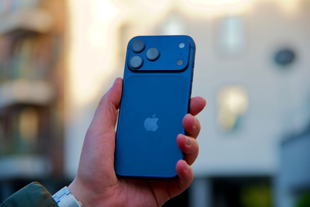 Used iPhone 17 Pro max 256Gb Deep Blue esim