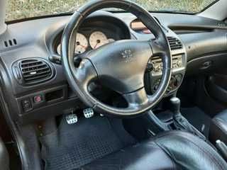 Peugeot 206 CC, preto, em bom estado.