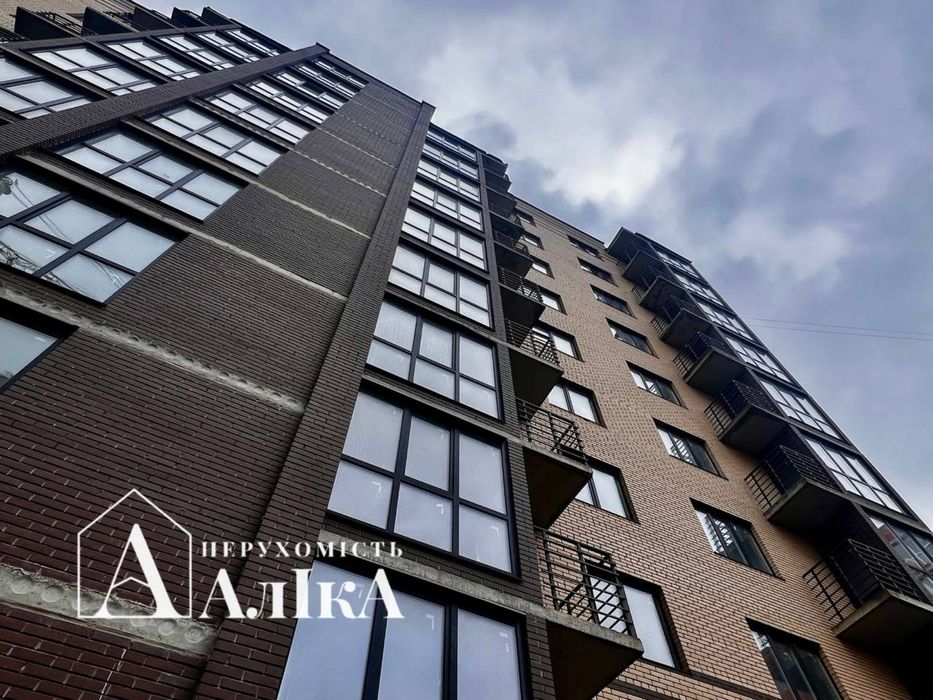 Продам велику 2-кімнатну квартиру в новобудові в центрі