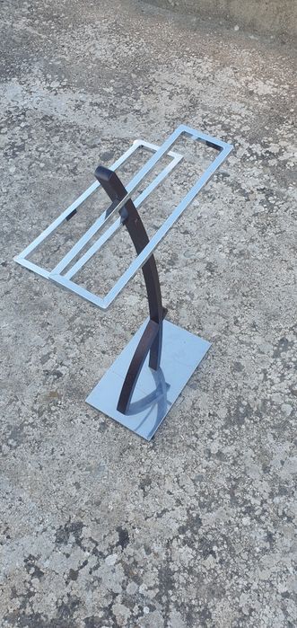 Toalheiro com pé estado impecável