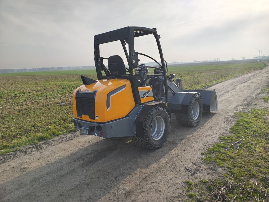 Ładowarka Giant G2700 x-tra rok 2022 tylko 590mtg