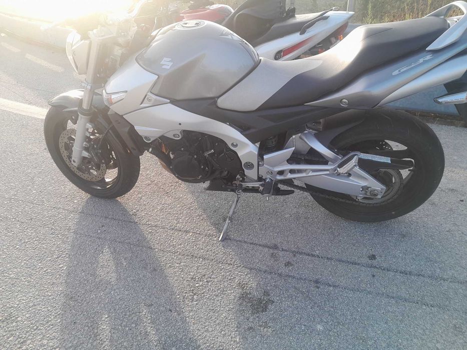 Suzuki GSR 600.           .