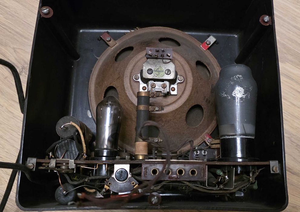 Радиоприемник старый