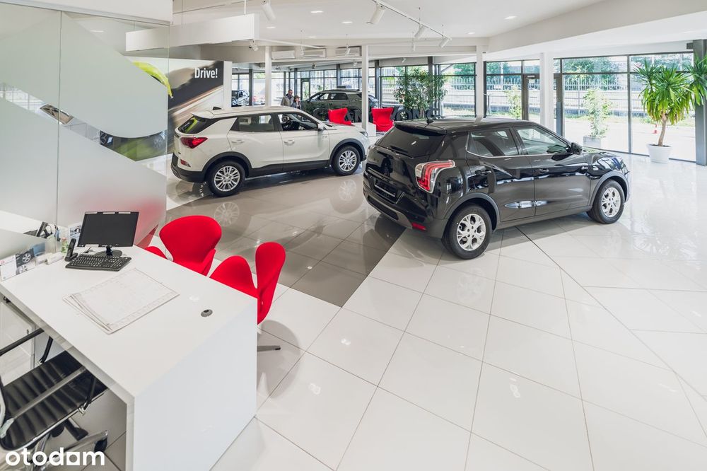 Salon samochodowy z warsztatem, magazynem + duży parking
