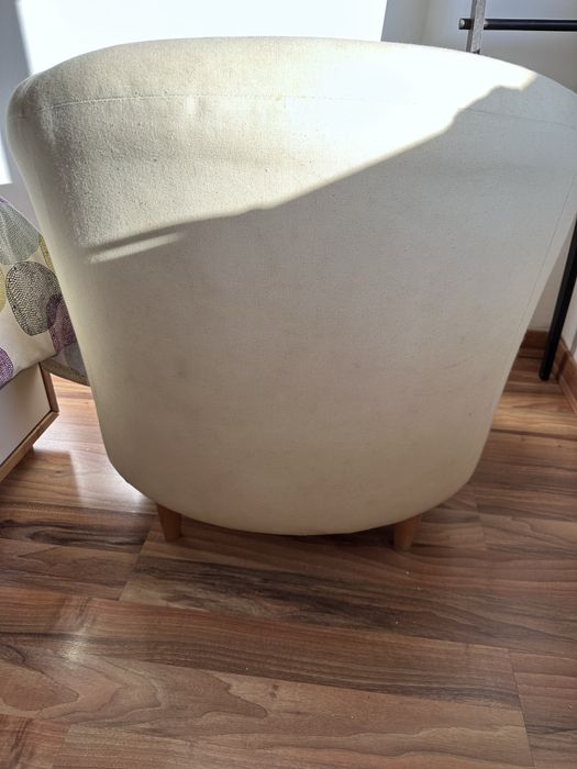 Poltrona IKEA (modelo CARLSTA) – bege
