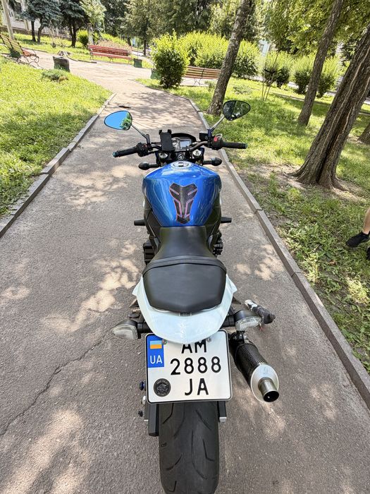 мотоцикл Suzuki gsr 750
