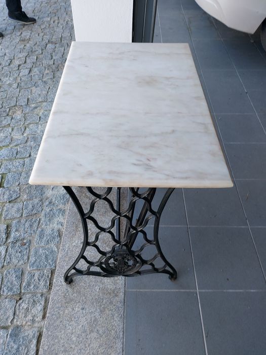 Aparador Antigo com espelho e azulejos