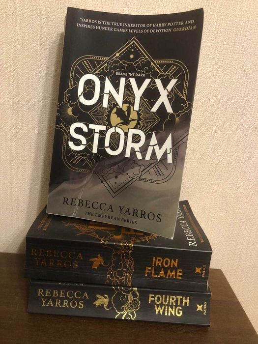 IRON FLAME. Rebecca Yarros