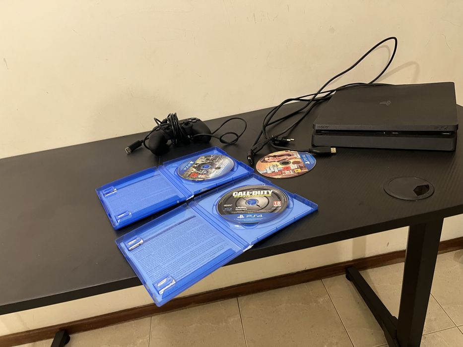PS4 Slim + Comando + 3 Jogos — armazenamento danificado