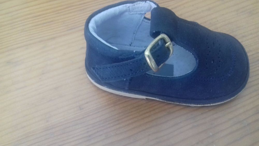 Sapato criança novos em pele