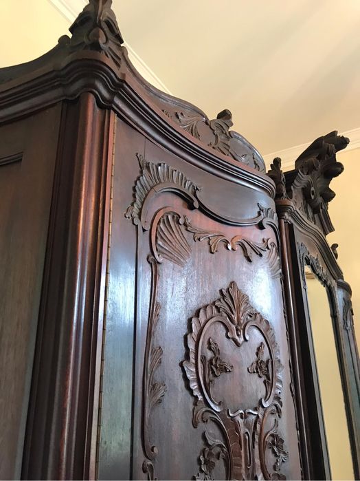 Armario /roupeiro estulo D Jooa V com mais de 100 anos.
