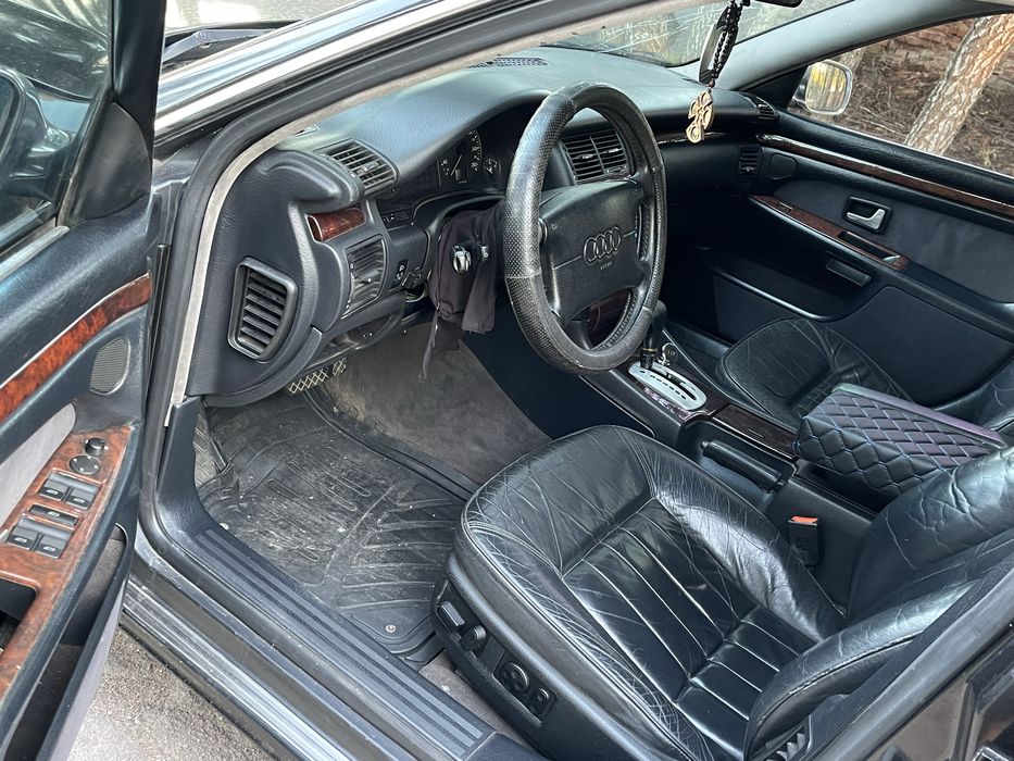 Audi A8 3.7 газ/бенз автомат