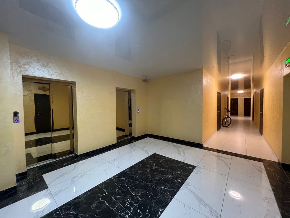 Без% Продається трикімнатна квартира в Park Plaza, Чабани, РОЗСТРОЧКА