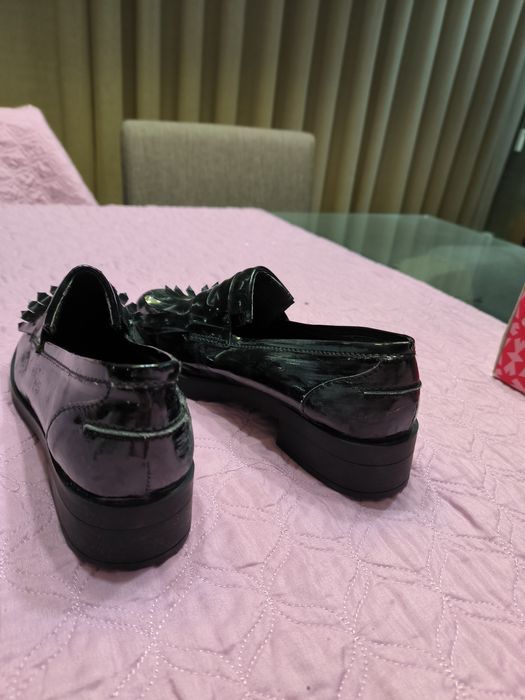 Sapatos pretos mulher