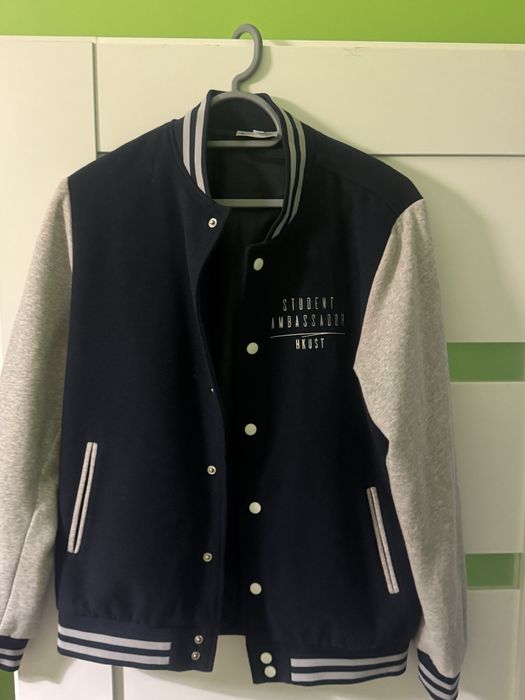 Bluza studenta uczelni z Hong kongu