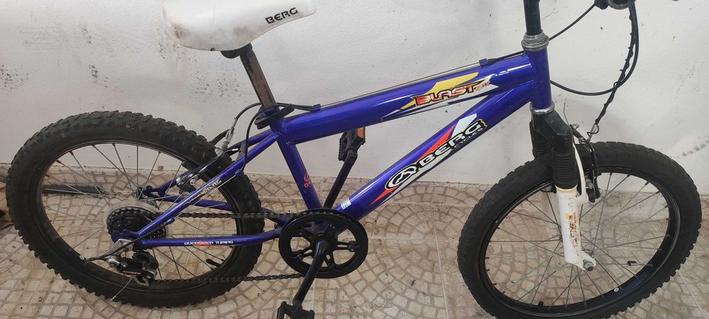 Bicicleta em bom estado.  Roda 20 e mudanças