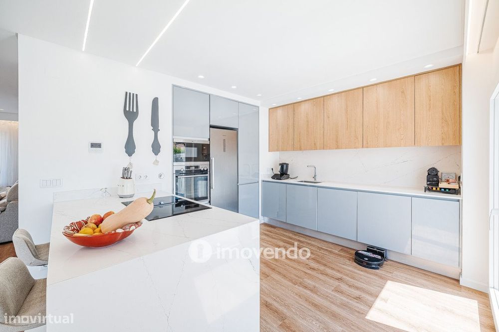 Moradia T3+1 moderna, com garagem e áreas amplas, em Alcochete