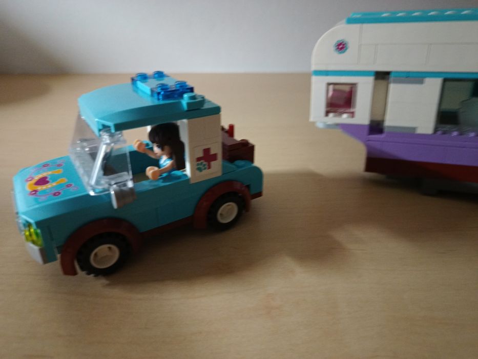 LEGO Friends 41125 Przyczepa lecznicza dla koni