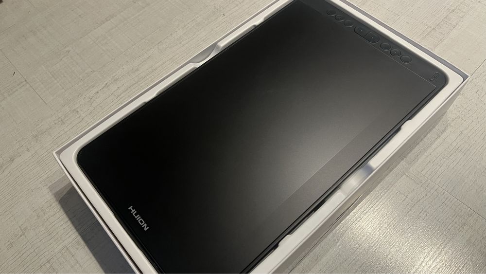 Tablet graficzny Huion Kamvas 13