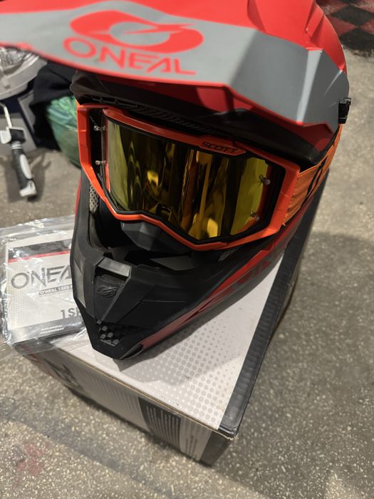 O'neal 1SRS Kask SOLID red + gogle scott quad dh hulajnoga 57/58 cm
