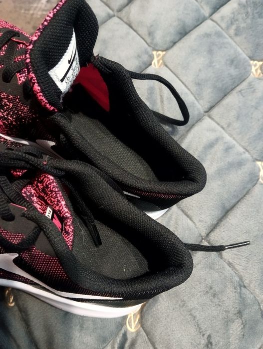кросівки Nike для дівчинки в ідеальному стані