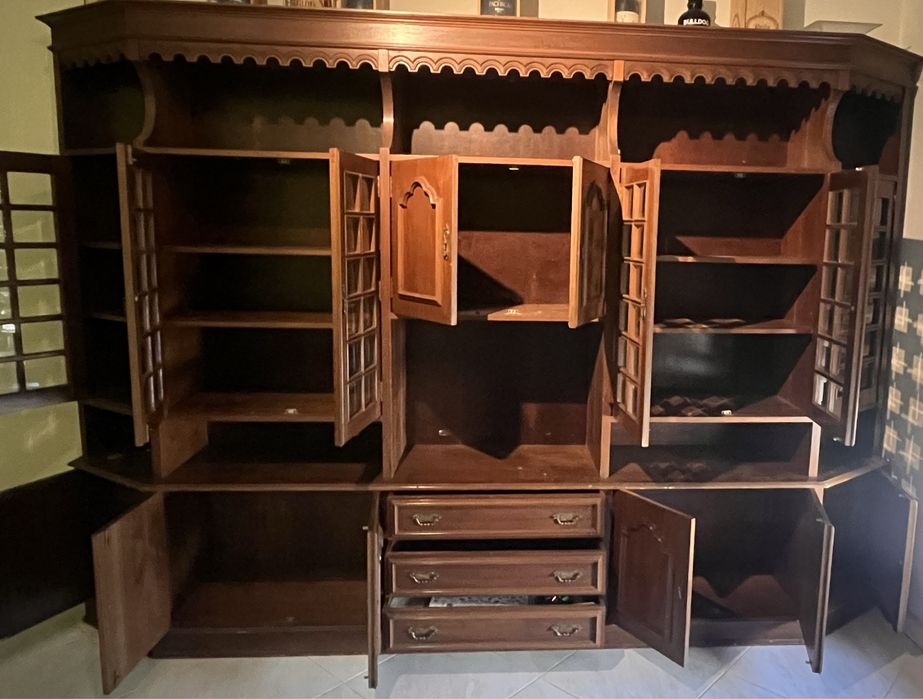 Móvel de sala em madeira maciça – Estilo clássico . Apenas para recolha