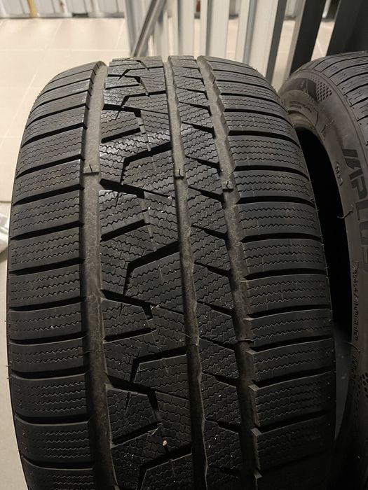 255 40 R19 22 rok Komplet opon zimowych 7, 7,5 mm