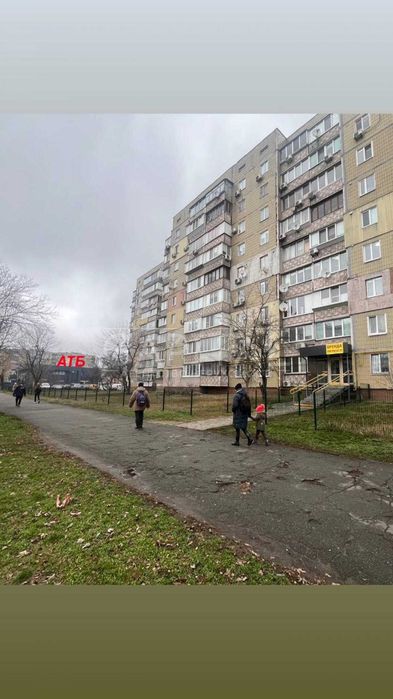 Продаж фасадного комерційного приміщення на Позняках 79м2