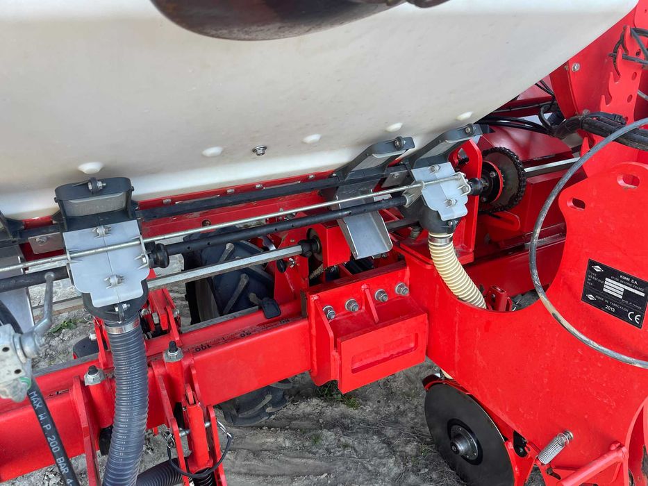 Siewnik punktowy do kukurydzy 4 rzędowy Kuhn Planter 3m