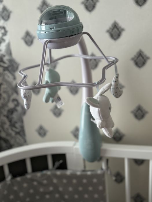 Мобіль-проектор 3 в 1 на ліжечко Chicco «Веселка»