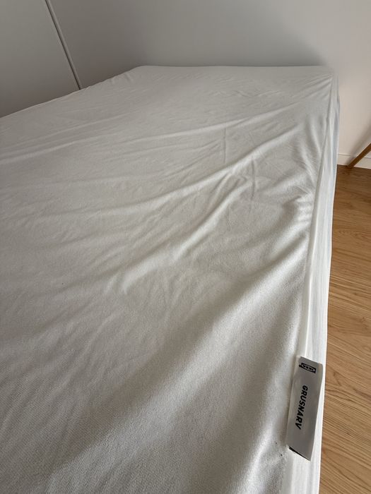 Cama 140x200, estrado e colchão IKEA