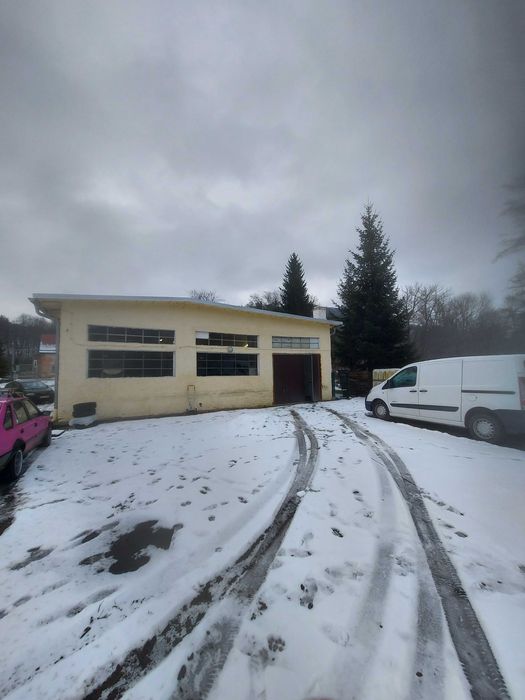 garaż warsztat magazyn prąd kanaliza woda grzejniki + pomieszczenie