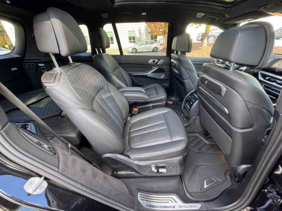 BMW X7 M60i      2024