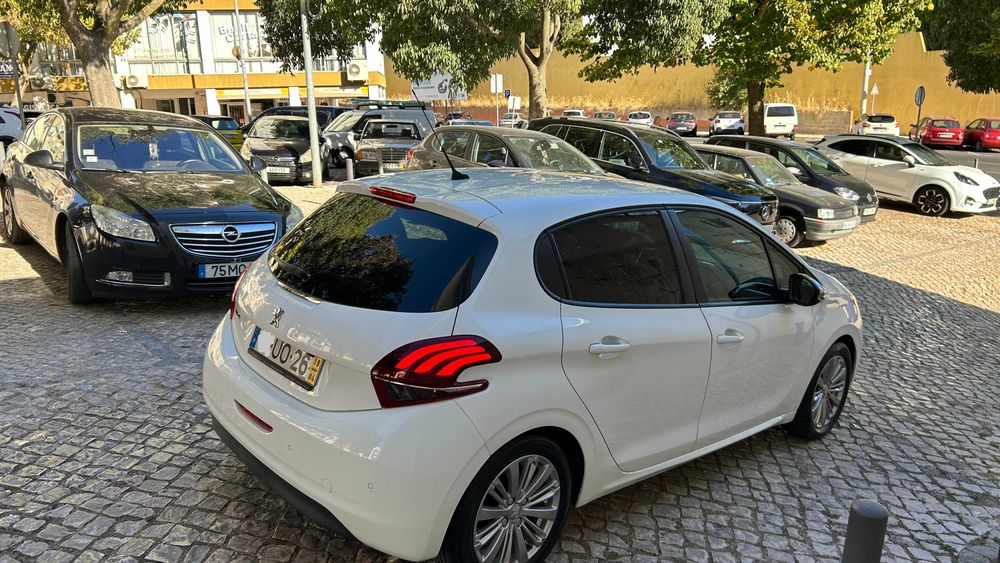 Peugeot 208 1.2- 82Cv- Versão Style - 2018 — photo 4