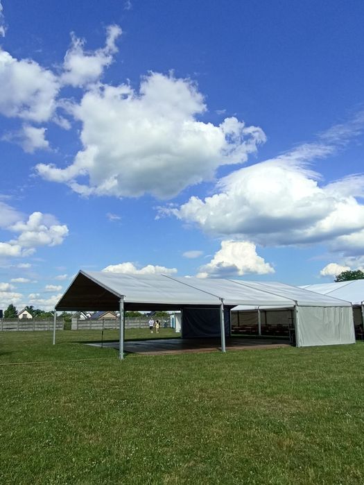 Scena muzyczna  ,hale namiotowe